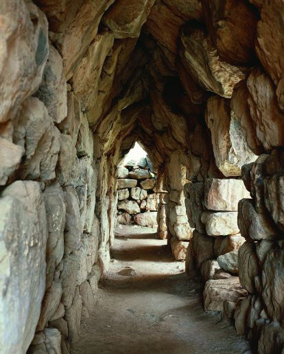 Camminamento interno delle mura ciclopiche di Tirinto