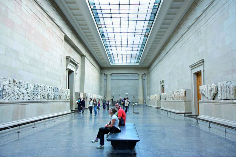 La sala del British Museum di Londra con i marmi provenienti dal Partenone di Atene