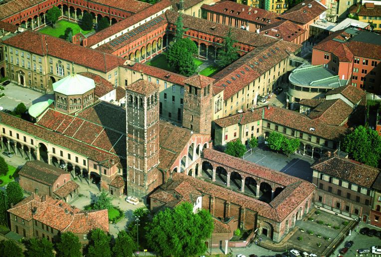 Veduta aerea della Basilica di Sant’Ambrogio a Milano