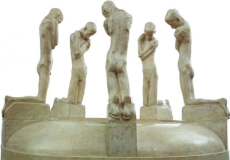 La fontana dei cinque adolescenti inginocchiati